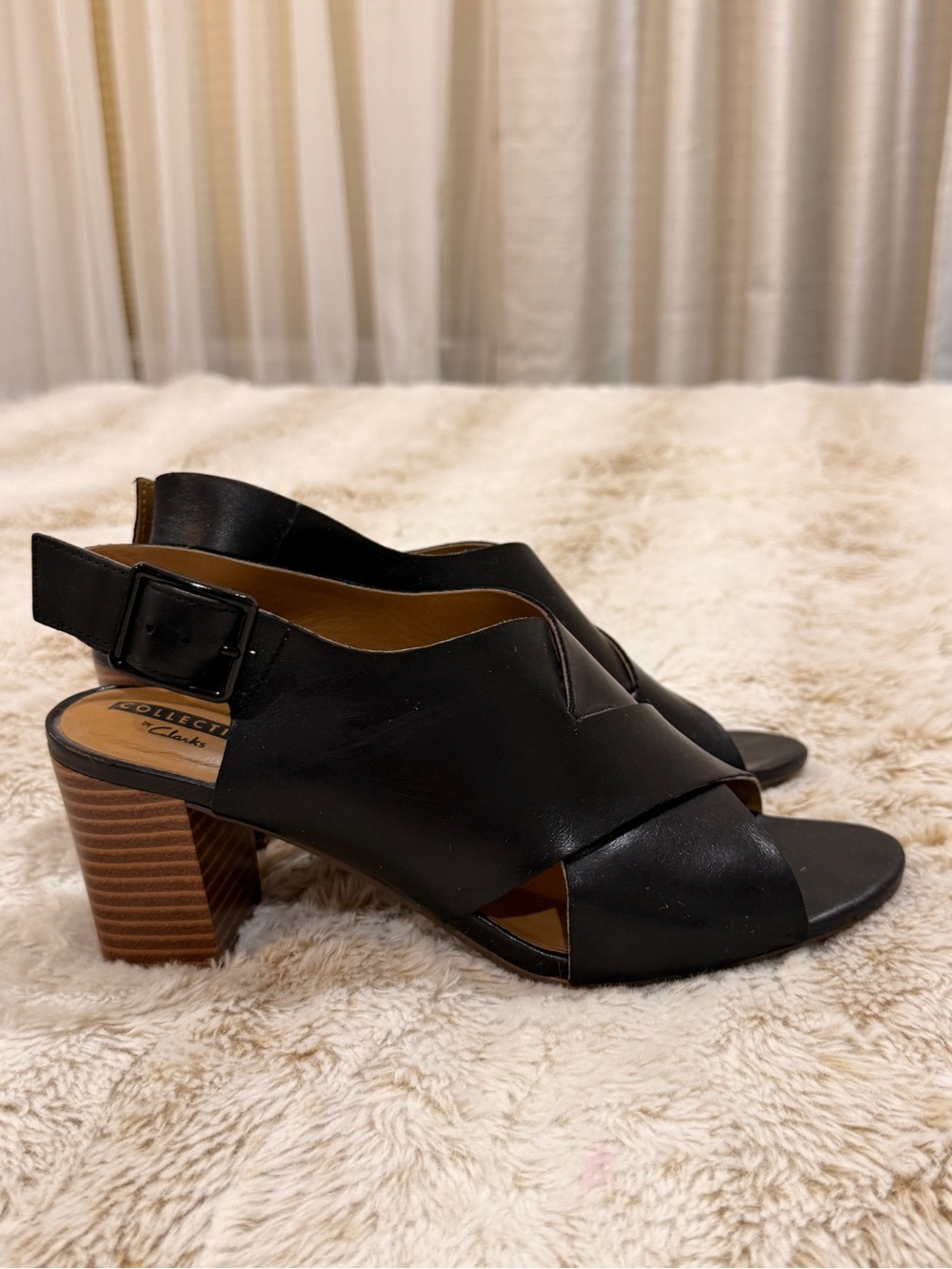 Clarks Collection Black Leather Cross Strap Block Heel Sandals Size 7.5